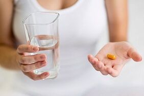tomar pastillas para tratar hongos en los pies